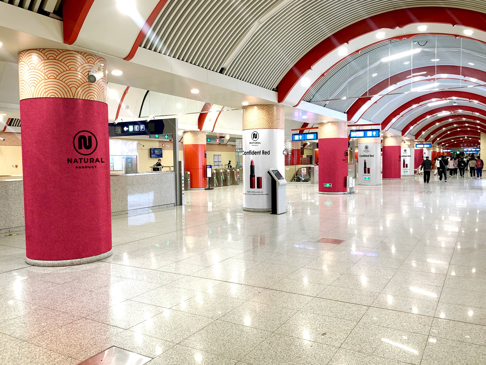Branded platform pillars in a Beijing interchange station