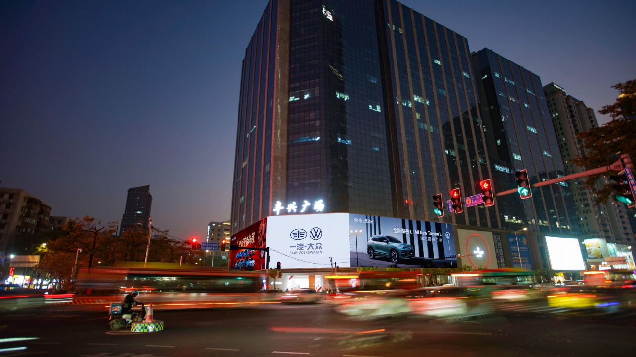 Guangzhou Tianhe Road Fengxing Plaza Digital Billboard