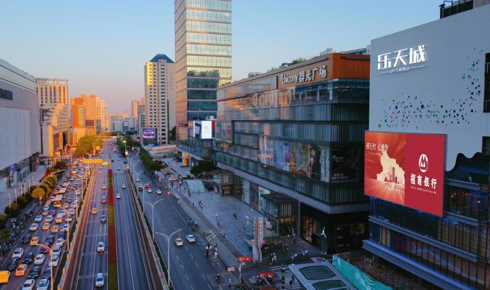 Wuhan Hongshan Jiedaokou Lotte City Backlit Billboard