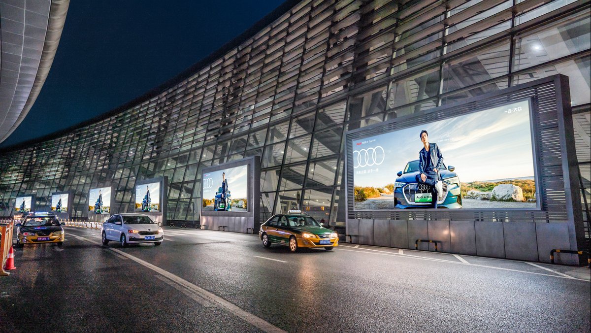 Beijing South Railway Station Advertising East-West Drop-off Plaza Lightbox Package