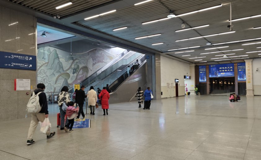 Chengdu East Railway Station Advertising Arrival Level East-West Exit 11-Screen Network — Digital Billboard