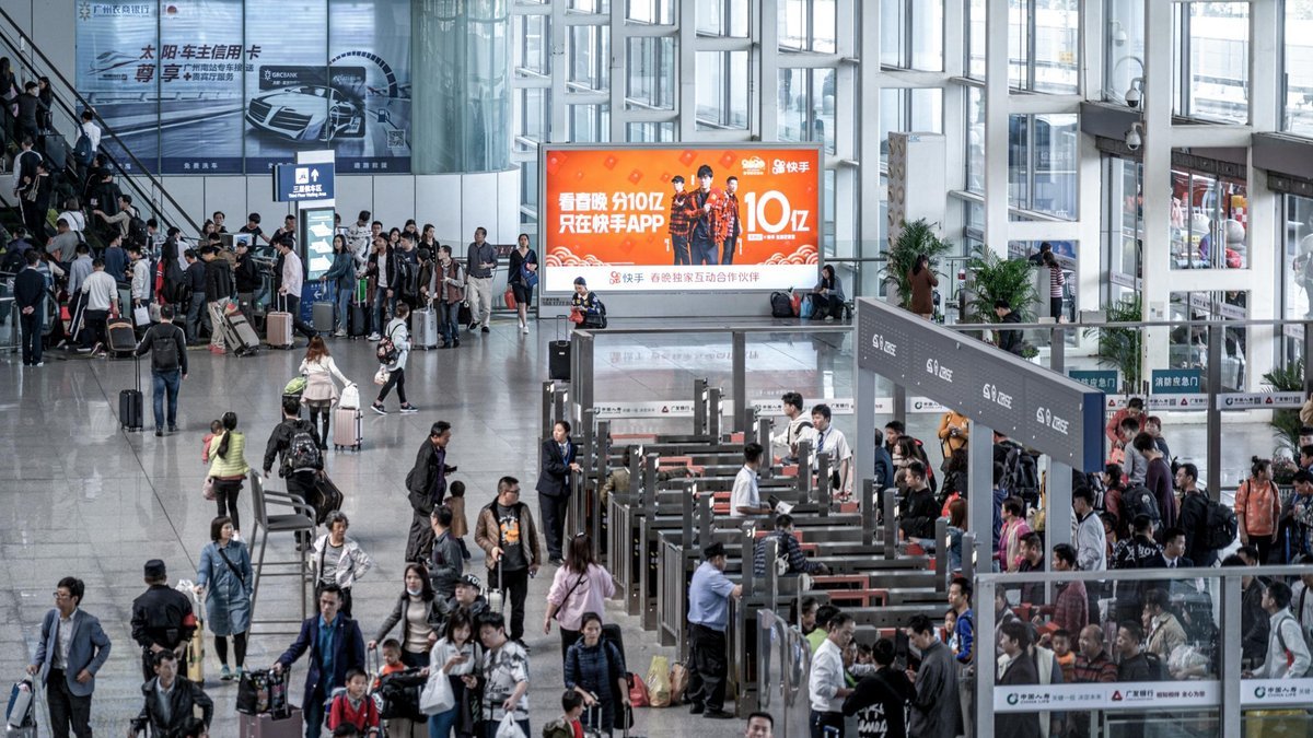 Guangzhou South Railway Station Advertising Departure Hall Lightbox
